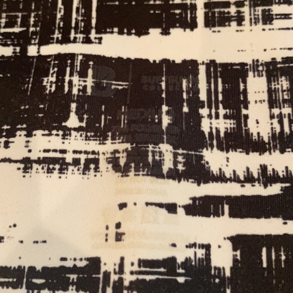 Limitless Leggings - Triggered - Picture 2 of 6